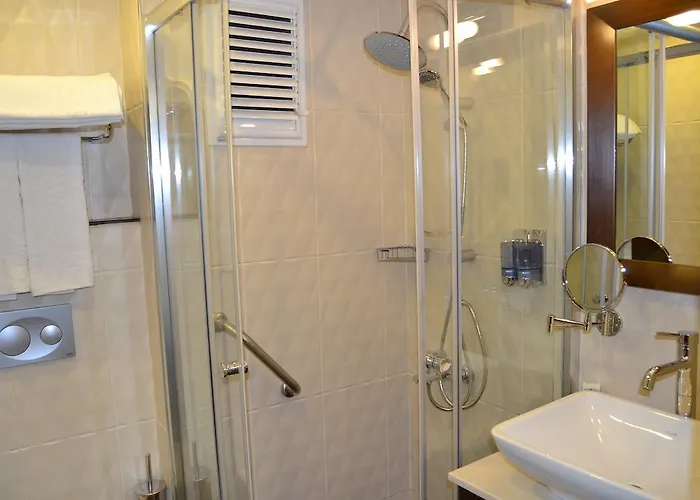 Hotel Guenes Isigi Adana